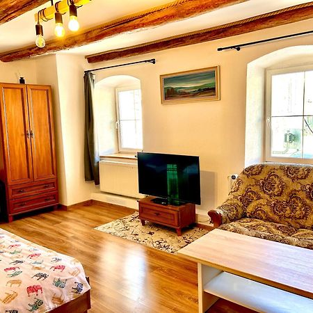 Apartman Velicka Vinaren Poprad Esterno foto