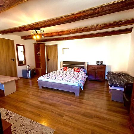 Apartman Velicka Vinaren Poprad Esterno foto