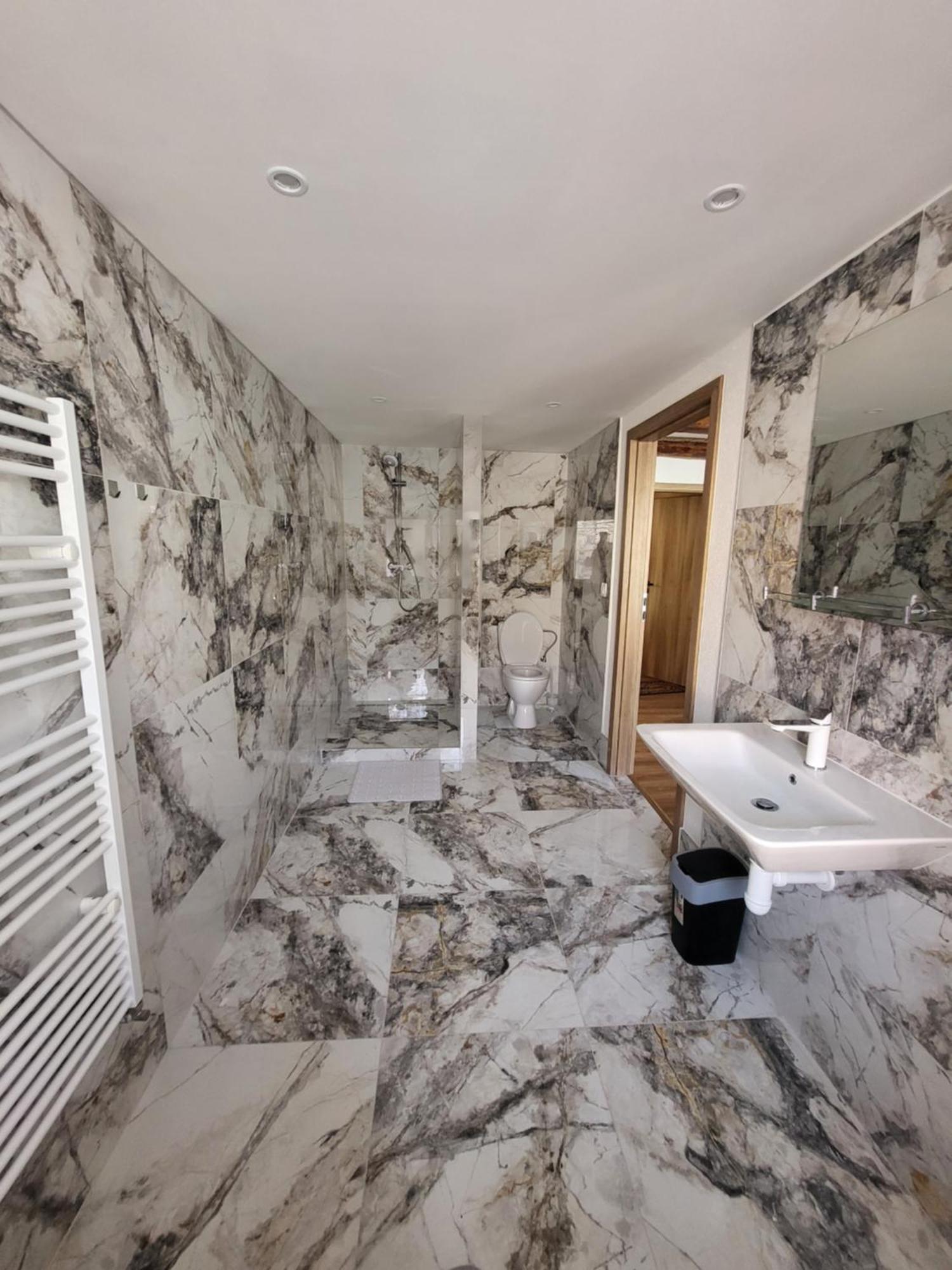 Apartman Velicka Vinaren Poprad Esterno foto