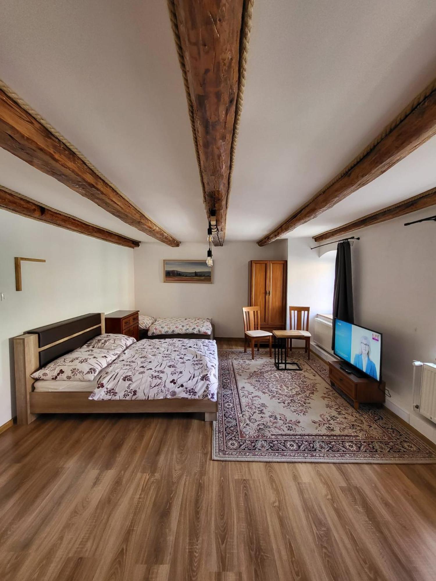 Apartman Velicka Vinaren Poprad Esterno foto