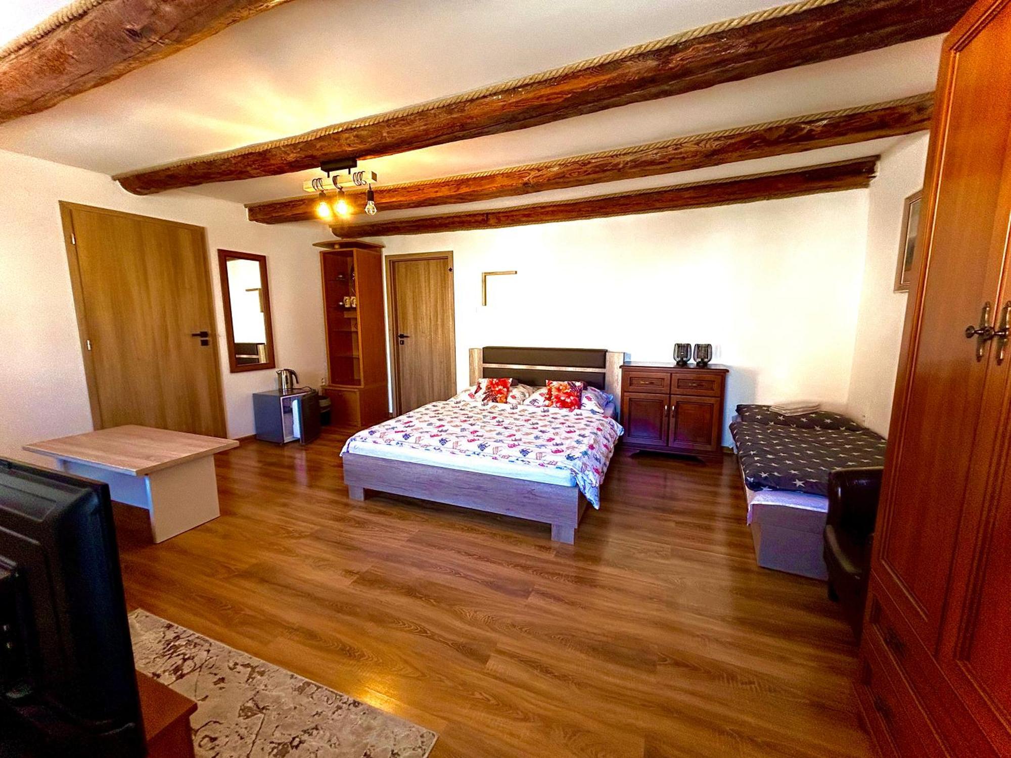 Apartman Velicka Vinaren Poprad Esterno foto