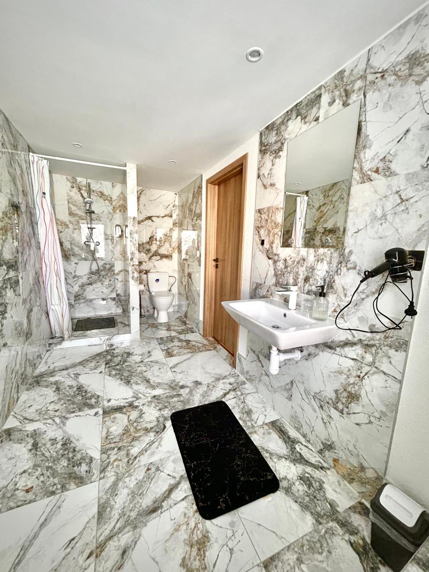 Apartman Velicka Vinaren Poprad Esterno foto